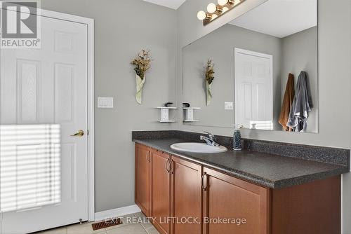 1403 Ireland Drive, Peterborough (Monaghan Ward 2), ON - Indoor Photo Showing Bathroom