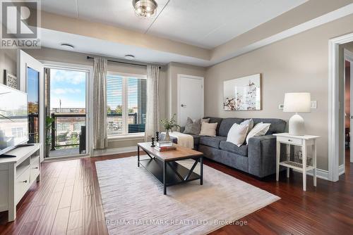 302 - 106 Bard Boulevard, Guelph, ON - Indoor Photo Showing Living Room