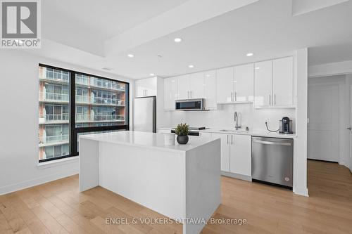 1802 - 180 George Street, Ottawa, ON - Indoor Photo Showing Kitchen With Upgraded Kitchen