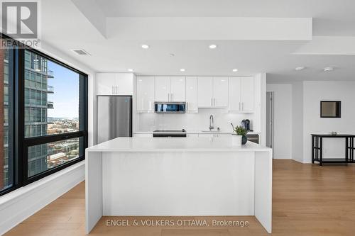 1802 - 180 George Street, Ottawa, ON - Indoor Photo Showing Kitchen With Upgraded Kitchen