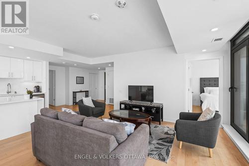 1802 - 180 George Street, Ottawa, ON - Indoor Photo Showing Living Room