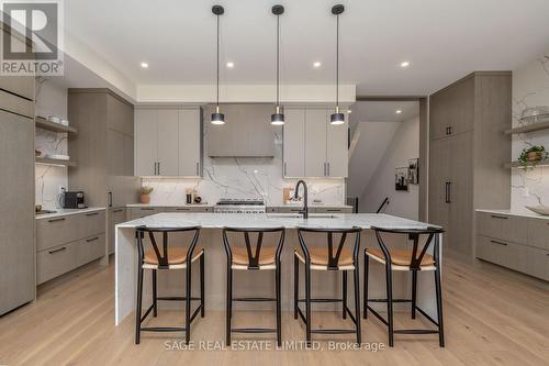 10 Brant Avenue, Mississauga, ON - Indoor Photo Showing Kitchen With Upgraded Kitchen