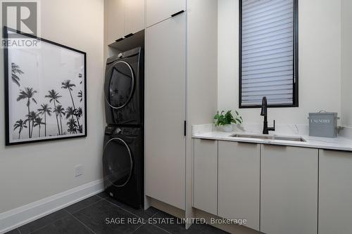 10 Brant Avenue, Mississauga, ON - Indoor Photo Showing Laundry Room