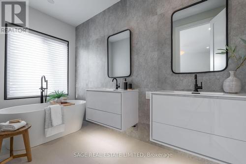 10 Brant Avenue, Mississauga, ON - Indoor Photo Showing Bathroom