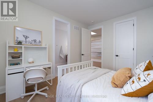 10 Brant Avenue, Mississauga, ON - Indoor Photo Showing Bedroom
