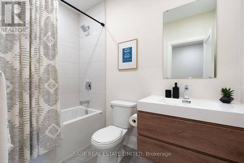 10 Brant Avenue, Mississauga, ON - Indoor Photo Showing Bathroom