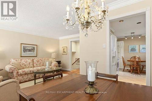 4017 Kingston Court, Burlington, ON - Indoor Photo Showing Living Room