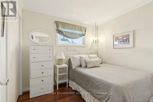 4017 Kingston Court, Burlington, ON - Indoor Photo Showing Bedroom
