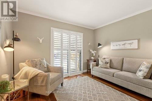 4017 Kingston Court, Burlington, ON - Indoor Photo Showing Living Room