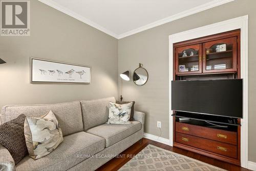 4017 Kingston Court, Burlington, ON - Indoor Photo Showing Living Room