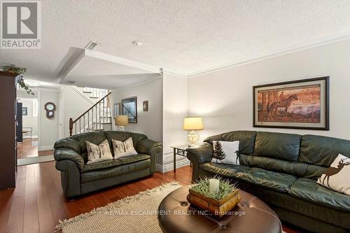 4017 Kingston Court, Burlington, ON - Indoor Photo Showing Living Room