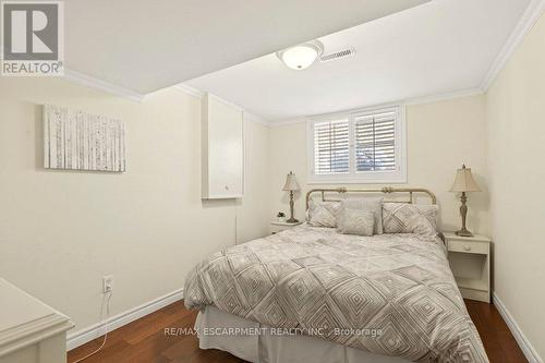 4017 Kingston Court, Burlington, ON - Indoor Photo Showing Bedroom