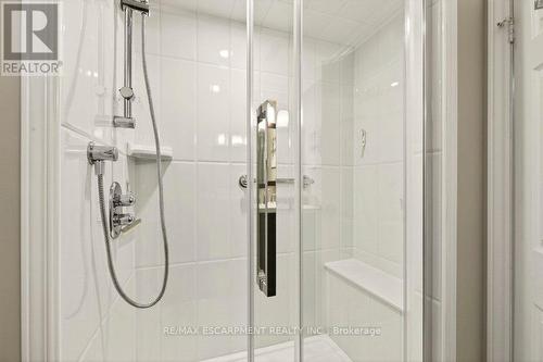 4017 Kingston Court, Burlington, ON - Indoor Photo Showing Bathroom