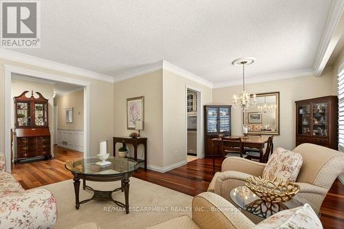 4017 Kingston Court, Burlington, ON - Indoor Photo Showing Living Room