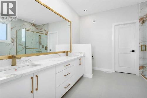 19 Everson Close, Red Deer, AB - Indoor Photo Showing Bathroom