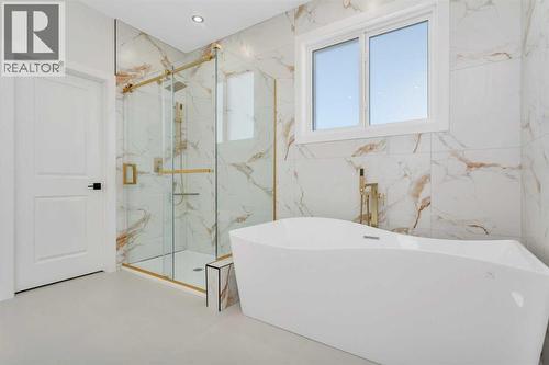 19 Everson Close, Red Deer, AB - Indoor Photo Showing Bathroom