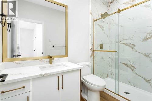 19 Everson Close, Red Deer, AB - Indoor Photo Showing Bathroom