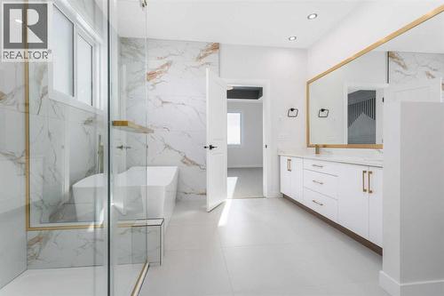 19 Everson Close, Red Deer, AB - Indoor Photo Showing Bathroom