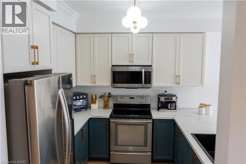 4614 Keystone Crescent, Burlington, ON - Indoor Photo Showing Kitchen With Stainless Steel Kitchen