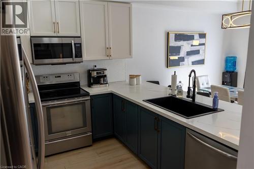 4614 Keystone Crescent, Burlington, ON - Indoor Photo Showing Kitchen With Stainless Steel Kitchen