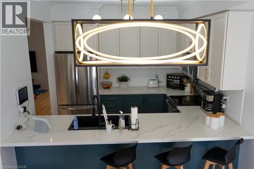 4614 Keystone Crescent, Burlington, ON - Indoor Photo Showing Kitchen With Upgraded Kitchen