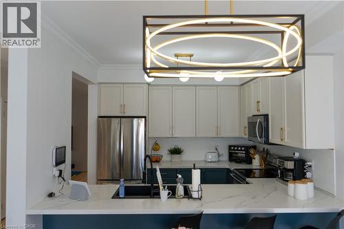 4614 Keystone Crescent, Burlington, ON - Indoor Photo Showing Kitchen With Stainless Steel Kitchen