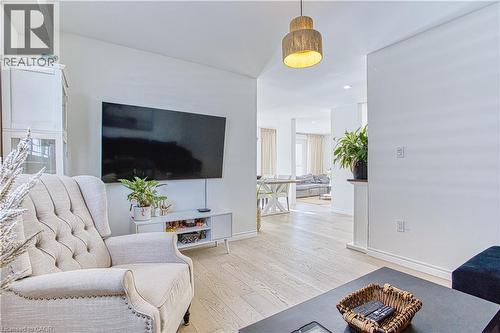 32 Hudson Drive, Cayuga, ON - Indoor Photo Showing Living Room