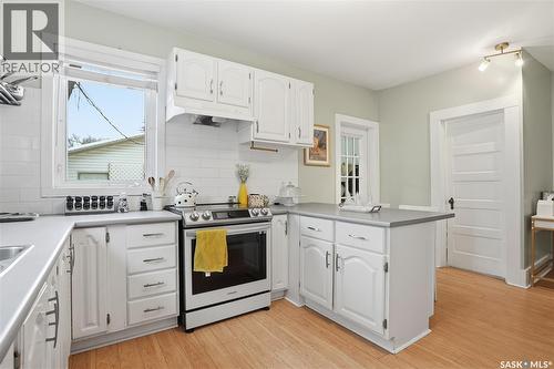 923 7Th Avenue N, Saskatoon, SK - Indoor Photo Showing Kitchen With Upgraded Kitchen
