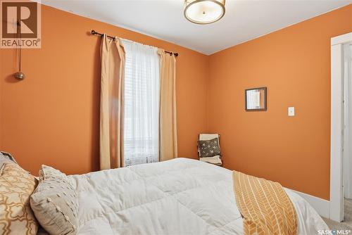 923 7Th Avenue N, Saskatoon, SK - Indoor Photo Showing Bedroom