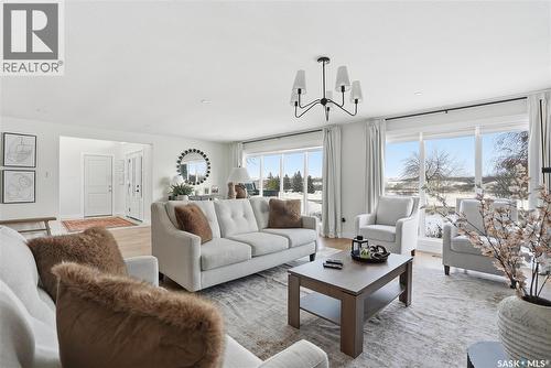 115 Whiteswan Drive, Saskatoon, SK - Indoor Photo Showing Living Room