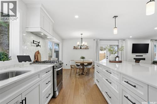 115 Whiteswan Drive, Saskatoon, SK - Indoor Photo Showing Kitchen With Upgraded Kitchen
