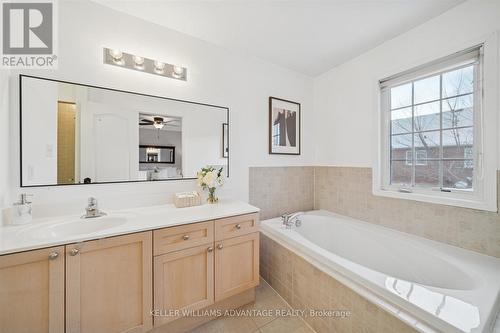90 Collis Drive, Aurora, ON - Indoor Photo Showing Bathroom
