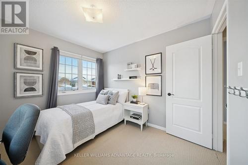 90 Collis Drive, Aurora, ON - Indoor Photo Showing Bedroom