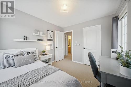 90 Collis Drive, Aurora, ON - Indoor Photo Showing Bedroom