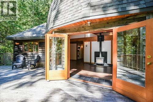 5631 LONGBEACH Road  Nelson, BC V1L 6N9