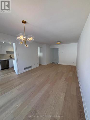 851 Sweetwater Crescent, Mississauga, ON - Indoor Photo Showing Other Room