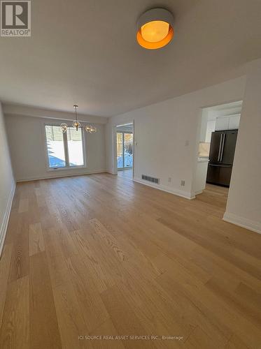 851 Sweetwater Crescent, Mississauga, ON - Indoor Photo Showing Other Room