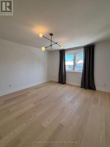 851 Sweetwater Crescent, Mississauga, ON - Indoor Photo Showing Other Room