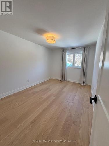 851 Sweetwater Crescent, Mississauga, ON - Indoor Photo Showing Other Room