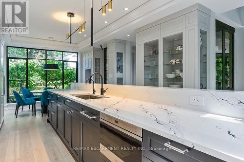 905 Sangster Avenue, Mississauga, ON - Indoor Photo Showing Kitchen With Upgraded Kitchen