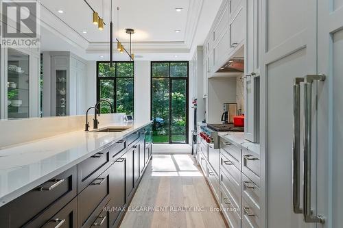 905 Sangster Avenue, Mississauga, ON - Indoor Photo Showing Kitchen With Upgraded Kitchen