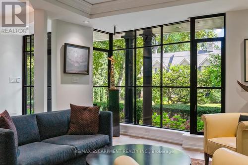905 Sangster Avenue, Mississauga, ON - Indoor Photo Showing Living Room