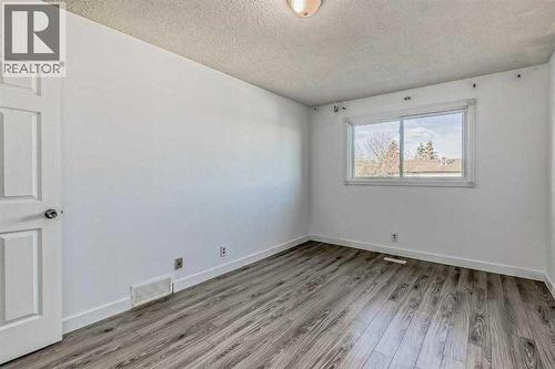 39 Bermuda Drive, Calgary, AB - Indoor Photo Showing Other Room