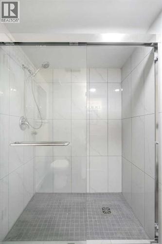 39 Bermuda Drive, Calgary, AB - Indoor Photo Showing Bathroom