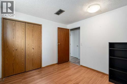 39 Bermuda Drive, Calgary, AB - Indoor Photo Showing Other Room