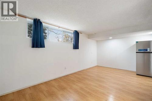 39 Bermuda Drive, Calgary, AB - Indoor Photo Showing Other Room