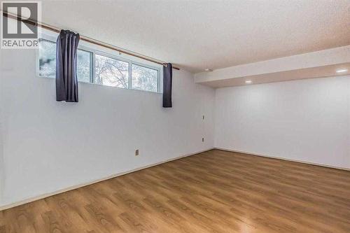 39 Bermuda Drive, Calgary, AB - Indoor Photo Showing Other Room