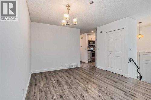 39 Bermuda Drive, Calgary, AB - Indoor Photo Showing Other Room