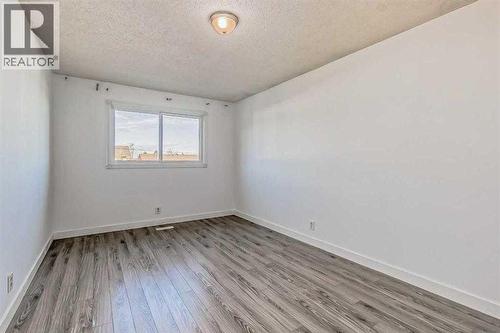 39 Bermuda Drive, Calgary, AB - Indoor Photo Showing Other Room