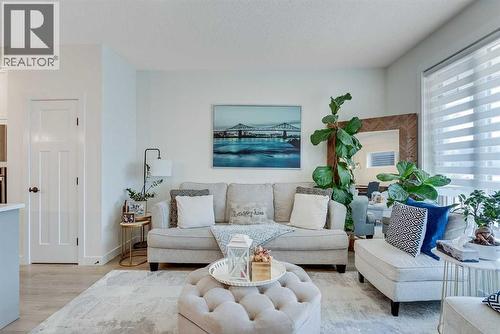 145 Lucas Crescent Nw, Calgary, AB - Indoor Photo Showing Living Room